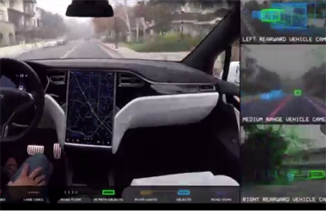 Ilustraní snímek - umlá inteligence v automobilu Tesla.