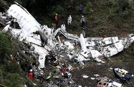 Záchranái prohledávají zícený letoun, na jeho palub cestoval brazilský...