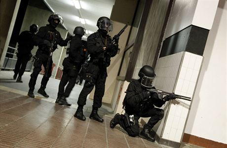 Francouzská zásahová policie - ilustraní foto.