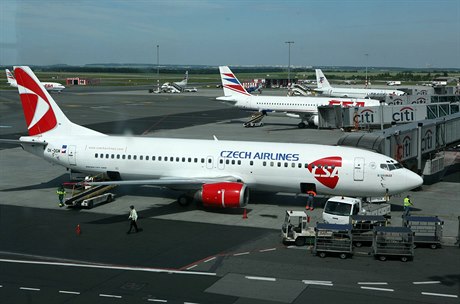 Letadlo ČSA na pražském letišti.