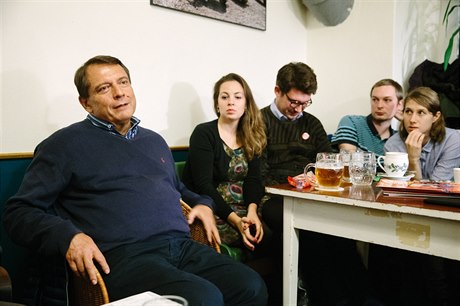 Jií Paroubek na setkání s levicovým spolkem Idealisté.