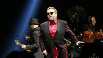 Elton John pilkal do 02 areny 13 tisc fanouk.