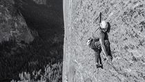 Adam Ondra pelezl jako tet lovk na svt patrn nejt잚 vcedlkovou...