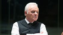 Robert Ford (Anthony Hopkins), mu mnoha tajemstv.