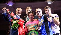 BOX LIVE Karlovy Vary: zleva Ulf Steinforth, éf stáje SES Boxing, Malte...