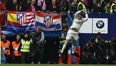 Cristiano Ronaldo slaví svj první gól v derby s Atlétikem.