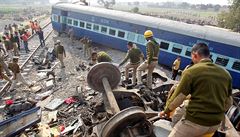 V severn Indii dolo k vlakovmu netst. Vce ne 100 lid zemelo