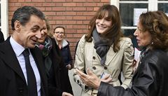 Nicolas Sarkozy se svou �enou Carlou Bruni-Sarkozyovou v primárkách odvolili v...