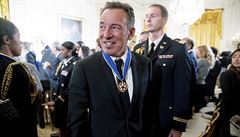 Zpvák Bruce Springsteen na odchodu z ceremonie prezidenta Barracka Obamy....