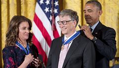 Prezident Barack Obama pedává Medaili svobody miliardái Billu Gatesovi,...