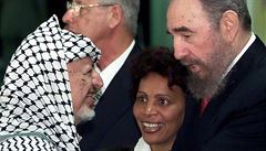 Archivní snímek z roku 2000, kdy se Fidel Castro vítal s palestinských...