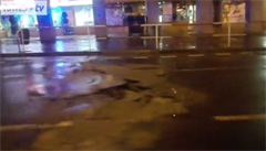 Havárie vodovodu v Sokolské ulici.