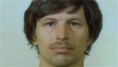 Policejní snímek Garyho Ridgwaye z roku 1982, kdy byl zadren jako zákazník...