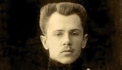 Sergej Nikolajevi Vojcechovský na portrétu z roku 1912, kdy byl v carské...