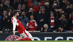 Olivier Giroud slaví vyrovnávací gól Arsenalu.