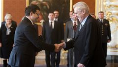 Prezident Milo Zeman si podal rukou s novým ministrem pro lidská práva Janem...