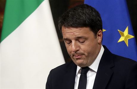 Italský premiér Matteo Renzi po tké poráce v nedlním referendu podá demisi.