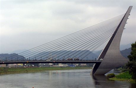 Soudn spor o doplatek Marinskho mostu se thne od roku 1999.