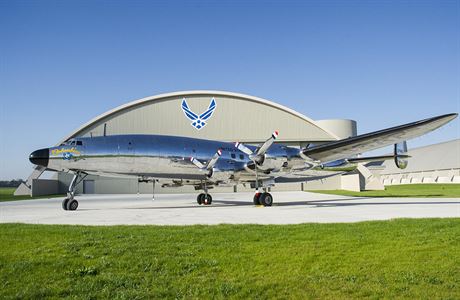 Prezidenta Eisenhowera ji vozily dva Lockheedy C-121 Constellation.