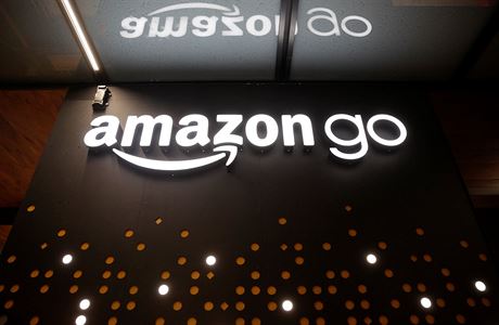 Amazon může překonat obří řetězec Walmart a stát se maloobchodní jedničkou v USA, říká analýza