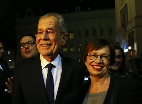 Rakouský prezident Alexander Van der Bellen s manelkou.