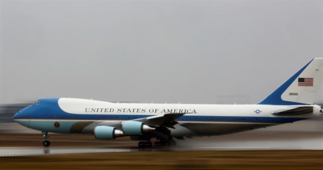 Air Force One odlétá ze základny Andrews s prezidentem Barrackem Obamou na...