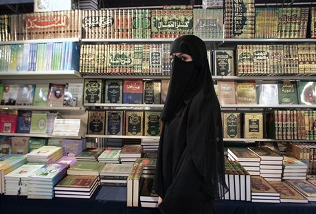 ena zahalená v tradiním islámském závoji - ilustraní foto