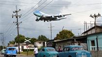 Americk prezidentsk specil Air Force One pelt pes pedmst Havany.