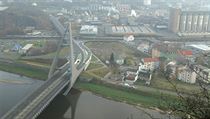 Most dostal nzev Marinsk podle skly, k n z jedn strany pilh.
