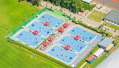 Areál M�stského stadionu v Dobru�ce b�hem leto�ního nejv�t�ího florbalové...