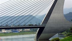 Mariánský most se otevel v lét 1998.
