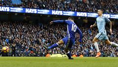Eden Hazard pojiuje tetím gólem výhru Chelsea.