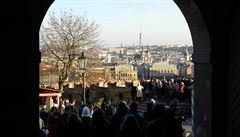 Z brány na Praském hrad pehlédnete kus eské metropole.