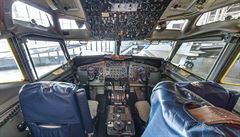 Kokpit prezidentského Boeing 707, vystaveného v americkém National Air Force...