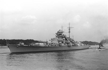 Bitevní lo Bismarck v roce 1940.