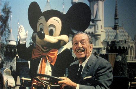 Walt Disney se svou nejznámjí postavikou.