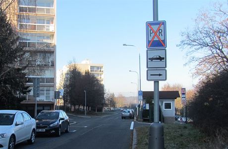 Parkovit v prask Tobruck ulici brzy zmni reim na P+R.