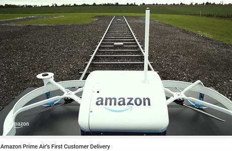První komerní doruení zásilky dronem provedl Amazon 7. prosince v britském...