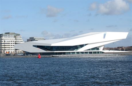 Dobe se daní napíklad v Nizozemsku. Na snímku amsterdamská budova Eye