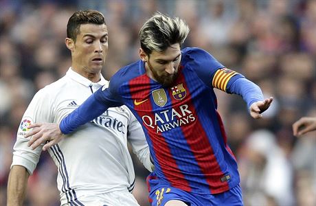 Cristiano Ronaldo (vlevo) a Lionel Messi