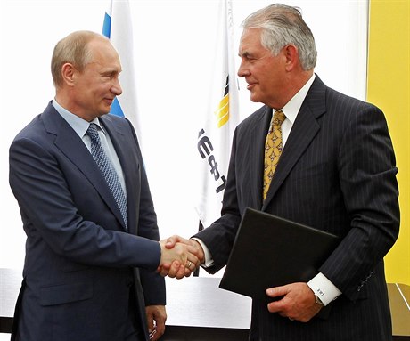 Vladimir Putin a nov navren ministr zahrani Rex Tillerson.