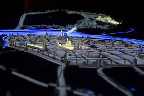 Hlavním exponátem je model města s takzvaným videomappingem (na snímku), tedy...