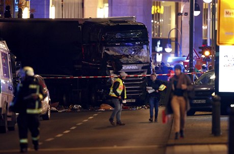 Kamion, který vjel do davu na vánoním trhu v Berlín.
