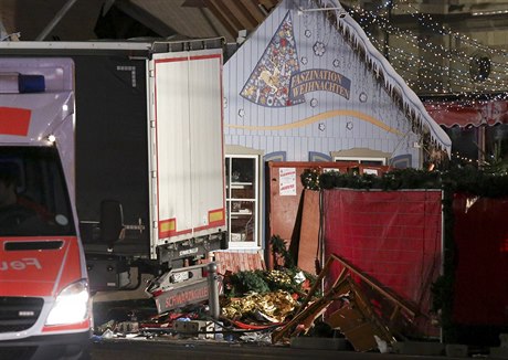 Kamion vjel do davu na vánočním trhu v Berlíně. Za sebou zanechal obraz zkázy.