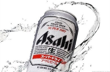 Znaku Asahi Super Dry vaí u nás v licenci Pivovary Staropramen. Jen na export.