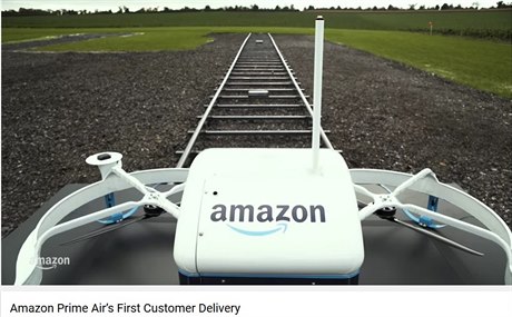 První komerní doruení zásilky dronem provedl Amazon 7. prosince v britském...