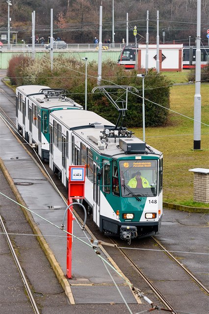 Zrekonstruovaná tramvaj KT4 z nmecké Postupimi pi testovací jízd v Praze.