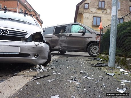 Nehoda se stala po pl desáté dopoledne na kiovatce ulic itná a Královská.