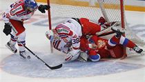 Rus Andrej Svetlakov tentokrát skončil v české brance hájené Dominikem Furchem...