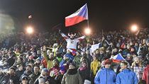 Biatlonoví fanoušci během úvodního závodu SP v Novém Městě na Moravě.